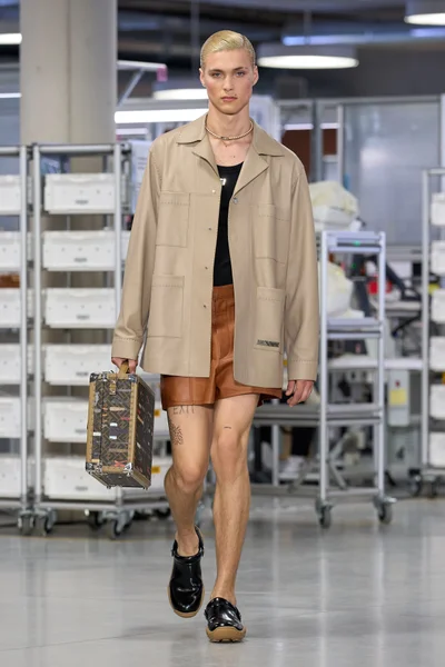 Look 24